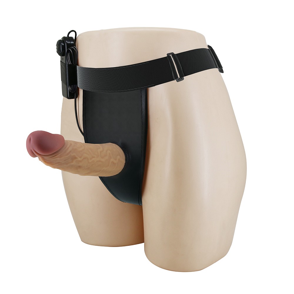 שדרגו את האינטימיות עם רתמת Strap-on ריאליסטית ודמוי איבר חלול"