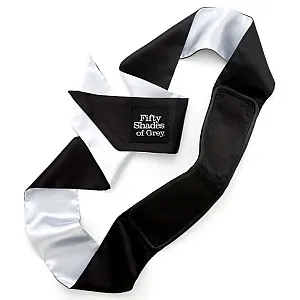 Deluxe Blackout Blindfold – כיסוי עיניים מושלם לאפלה מוחלטת Deluxe Blackout Blindfold – כיסוי עיניים מושלם לאפלה מוחלטת