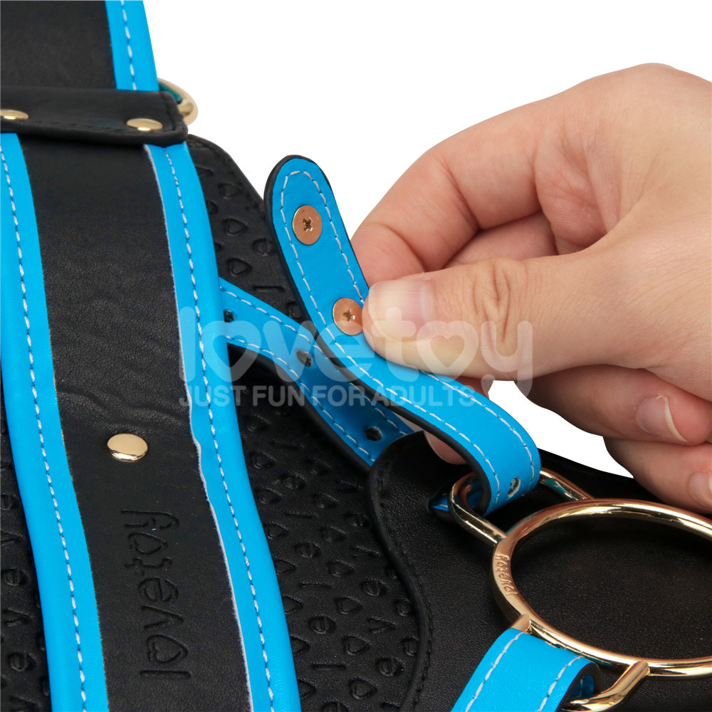 ערכת סטרפ־און יוקרתית עם דילדו רוטט | Enhanced