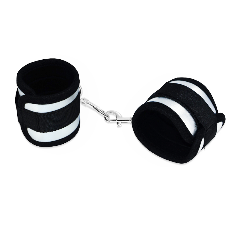 אזיקי ידיים WRIST CUFFS