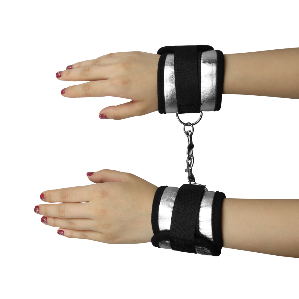 אזיקי ידיים WRIST CUFFS