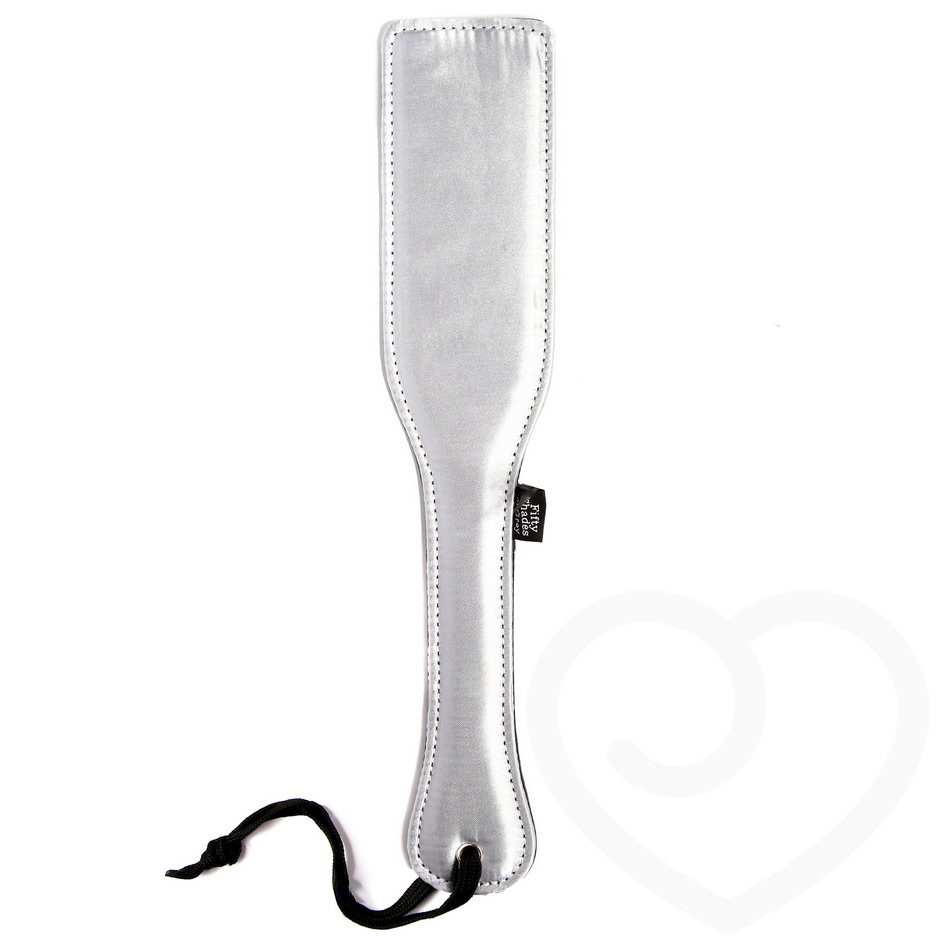 מחבט ספנקינג spanking paddle  לליטופים חושניים וחבטות נועזות