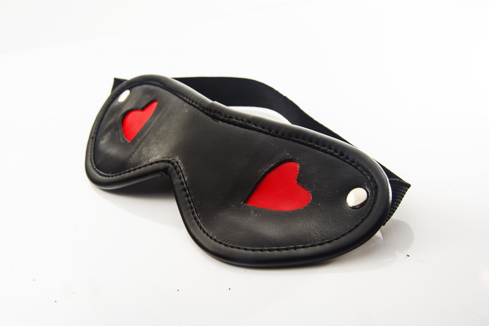 מסכת עיניים בעיצוב לבבות | Heart Eye Mask